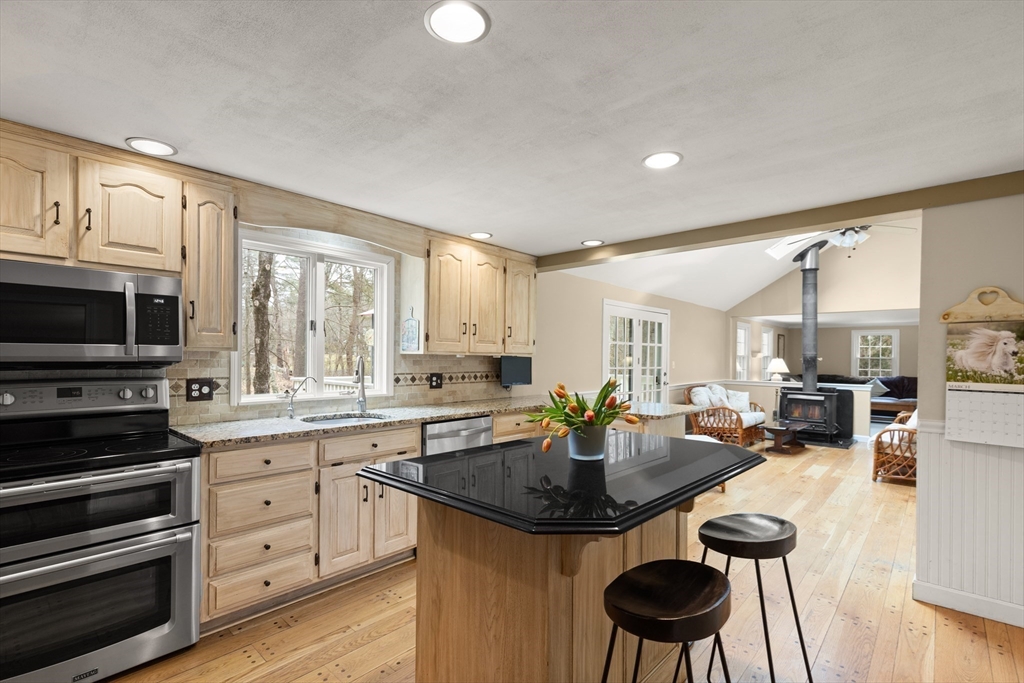 4 Roberts Road Boxford, MA 01921 - Photo 4 of 38