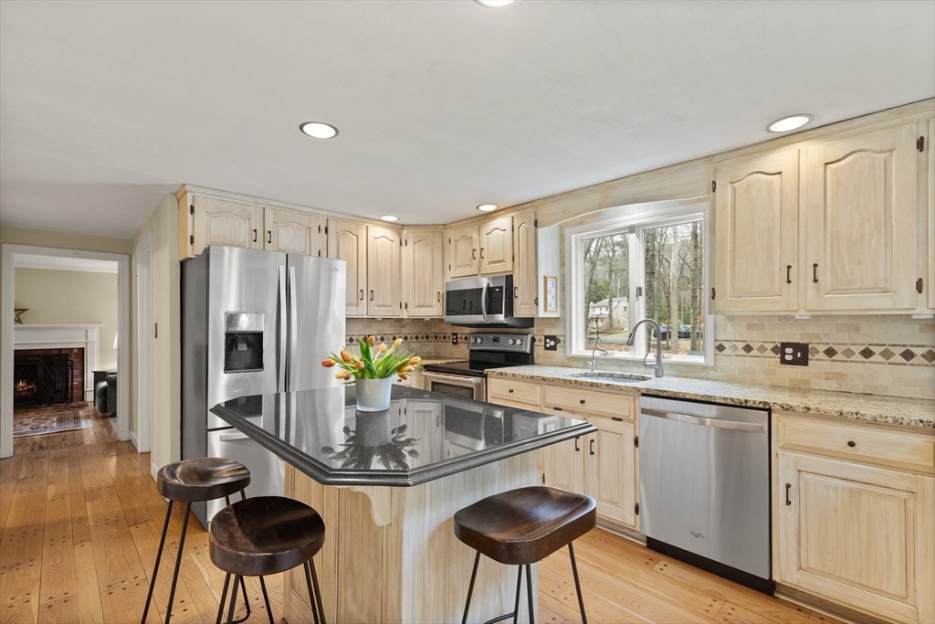 4 Roberts Road Boxford, MA 01921 - Photo 5 of 38