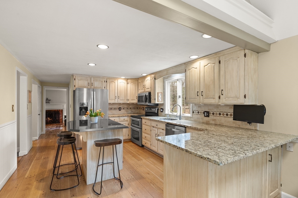 4 Roberts Road Boxford, MA 01921 - Photo 6 of 38