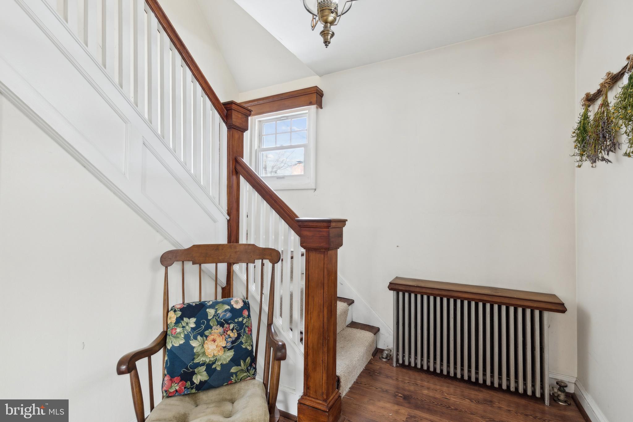 8904 Avondale Road Baltimore, MD 21234 - Photo 13 of 69 The Entry foyer ----