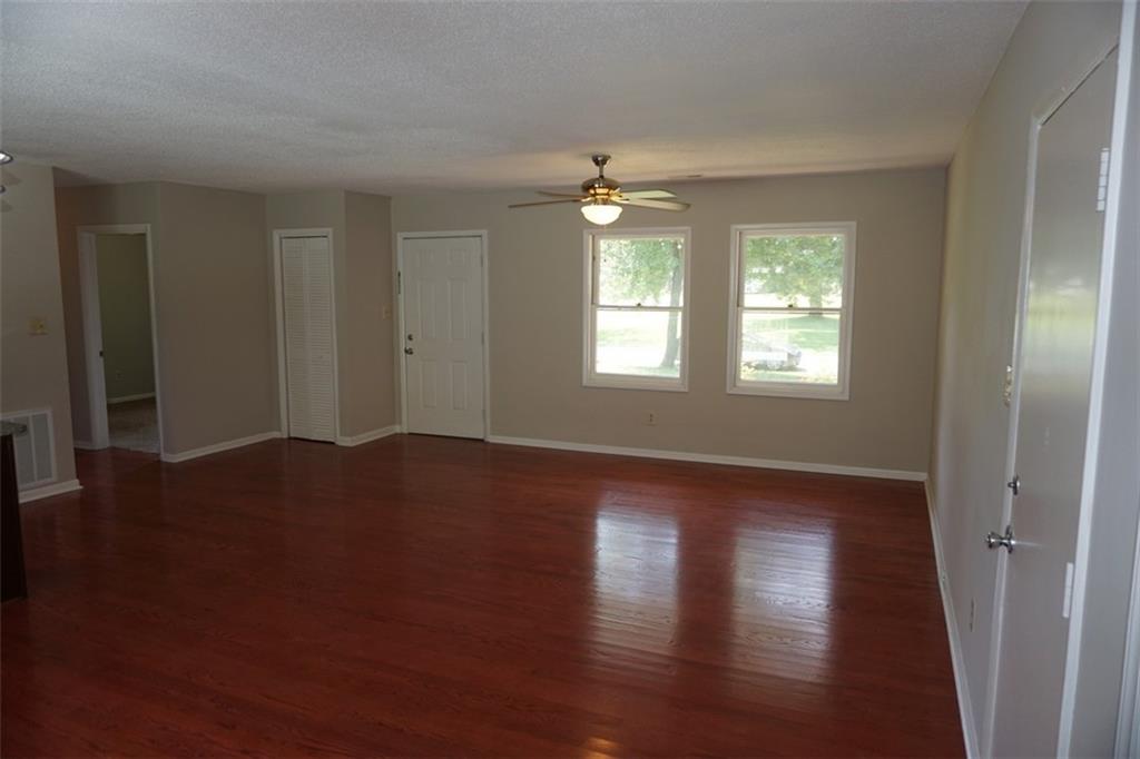 4652 Queens Road Hickory, NC 28602 - Photo 3 of 16 Gallery Image 3
