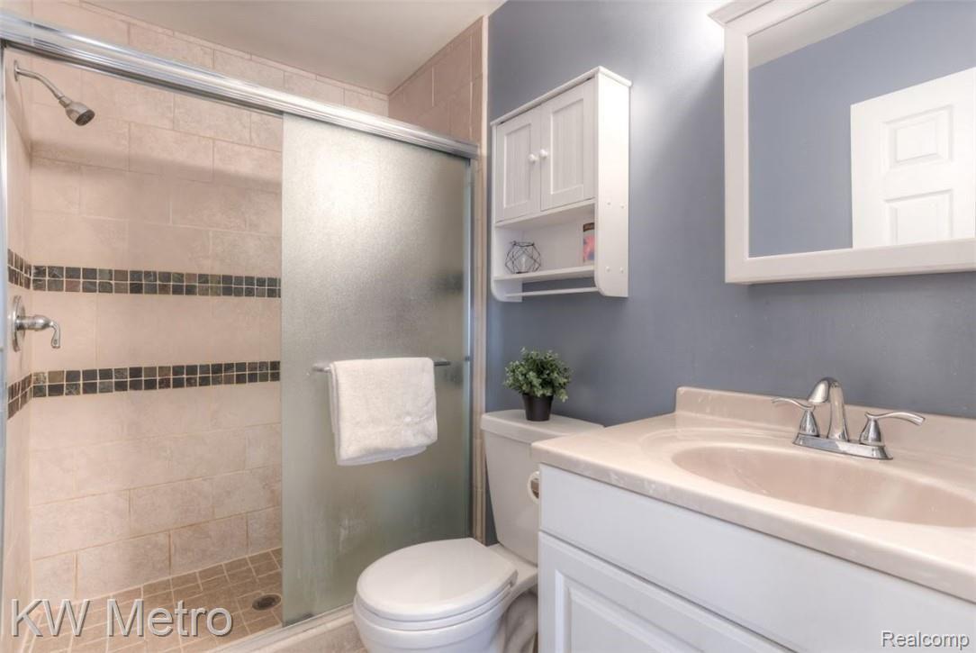 1137 Pine Ridge Court Rochester, MI 48306 - Photo 16 of 27 Bath 2.JPG