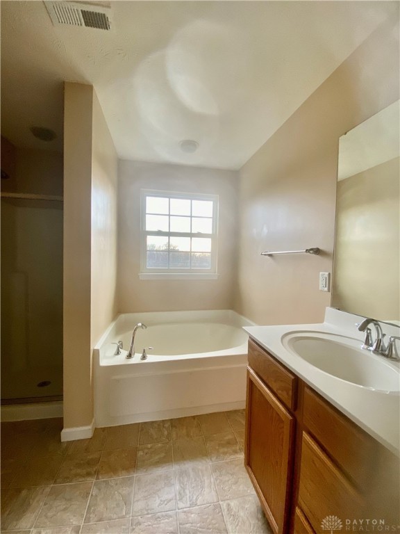 6846 Paragon Road Dayton, OH 45459 - Photo 22 of 35 master bathroom