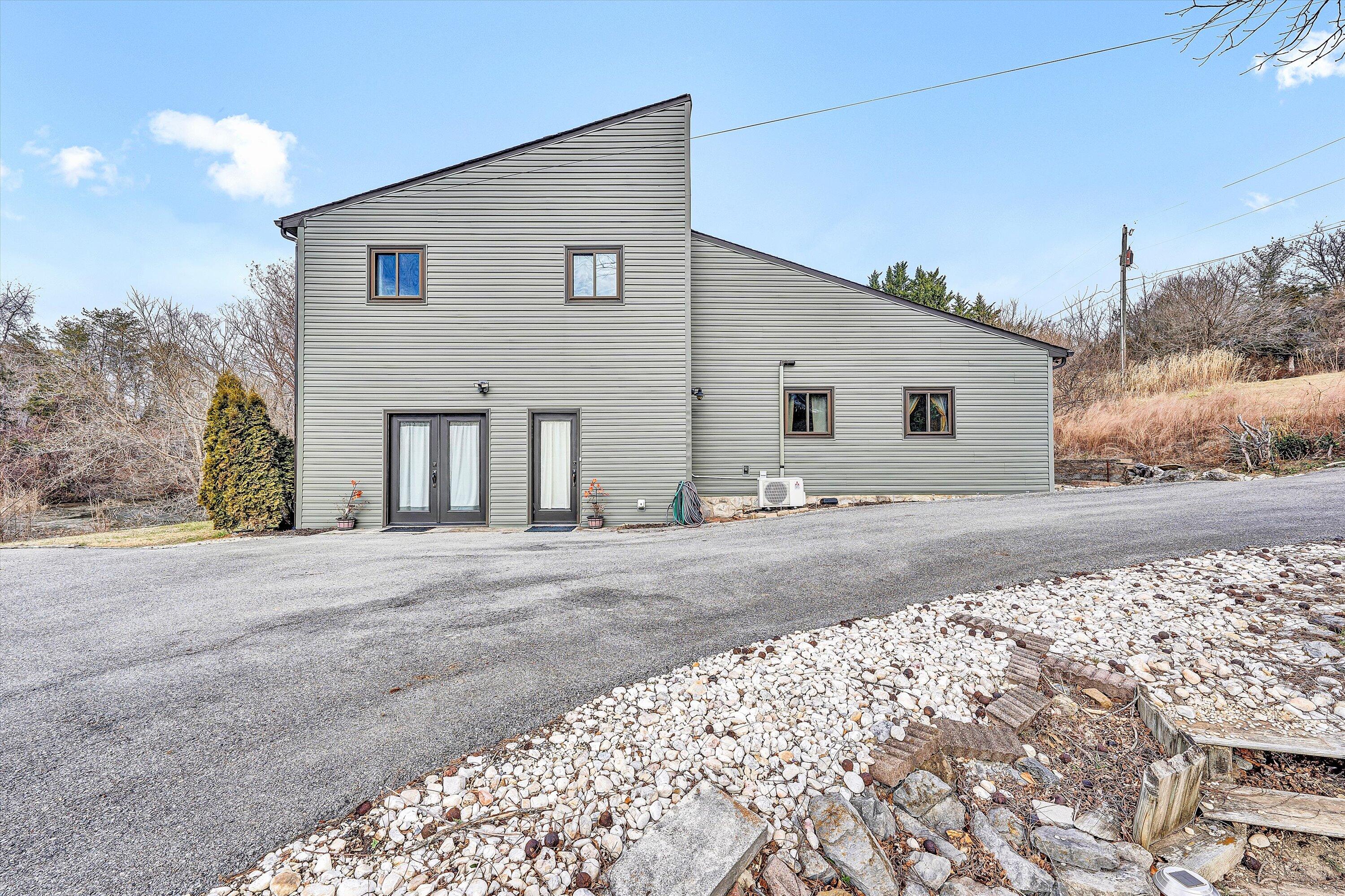 3144 Country Club Road Troutville, VA 24175 - Photo 3 of 82 03-SGP-04716