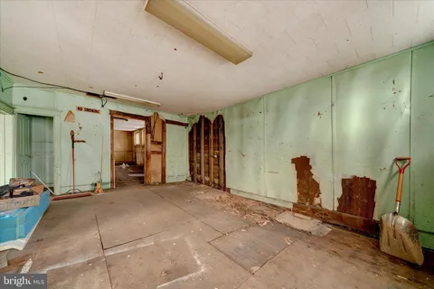 a view of a storage & utility room