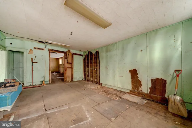 a view of a storage & utility room
