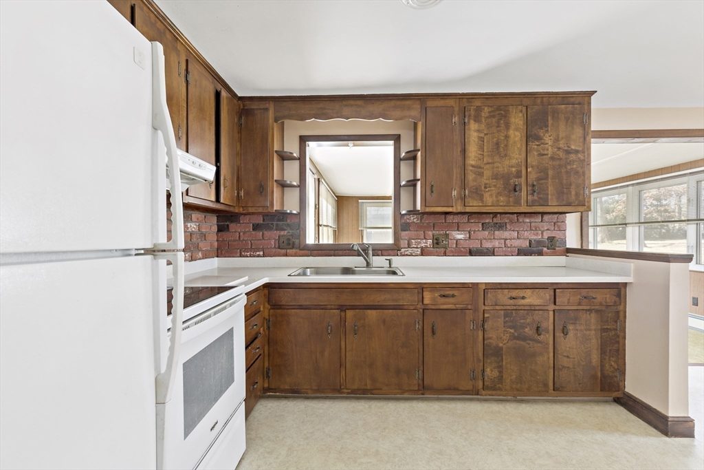 118 Howland Road Stoughton, MA 02072 - Photo 5 of 22 Gallery Image 5