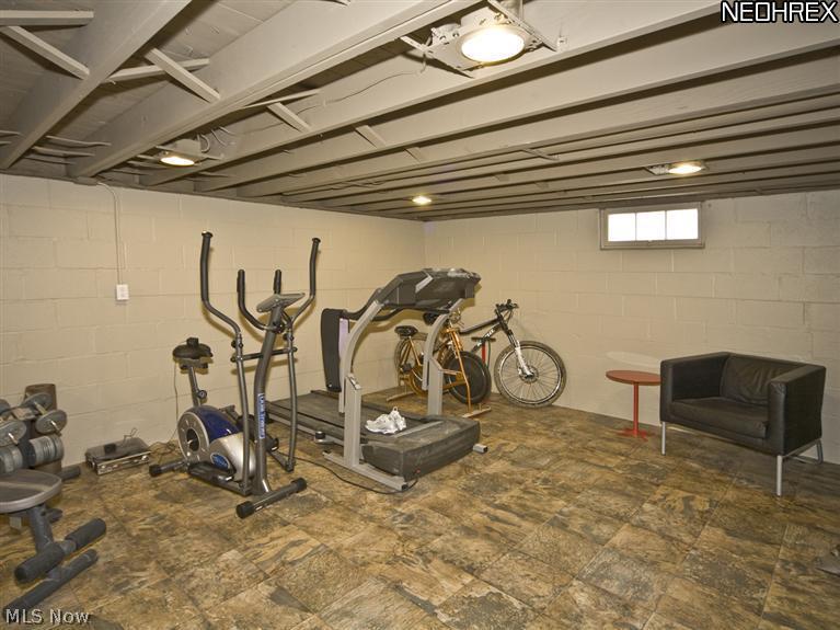 39122 Johnnycake Ridge Road Willoughby, OH 44094 - Photo 7 of 7 Gallery Image 7