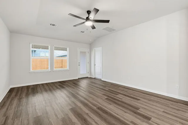 $1,950 | 825 Sungrove Trail, Georgetown, TX 78628