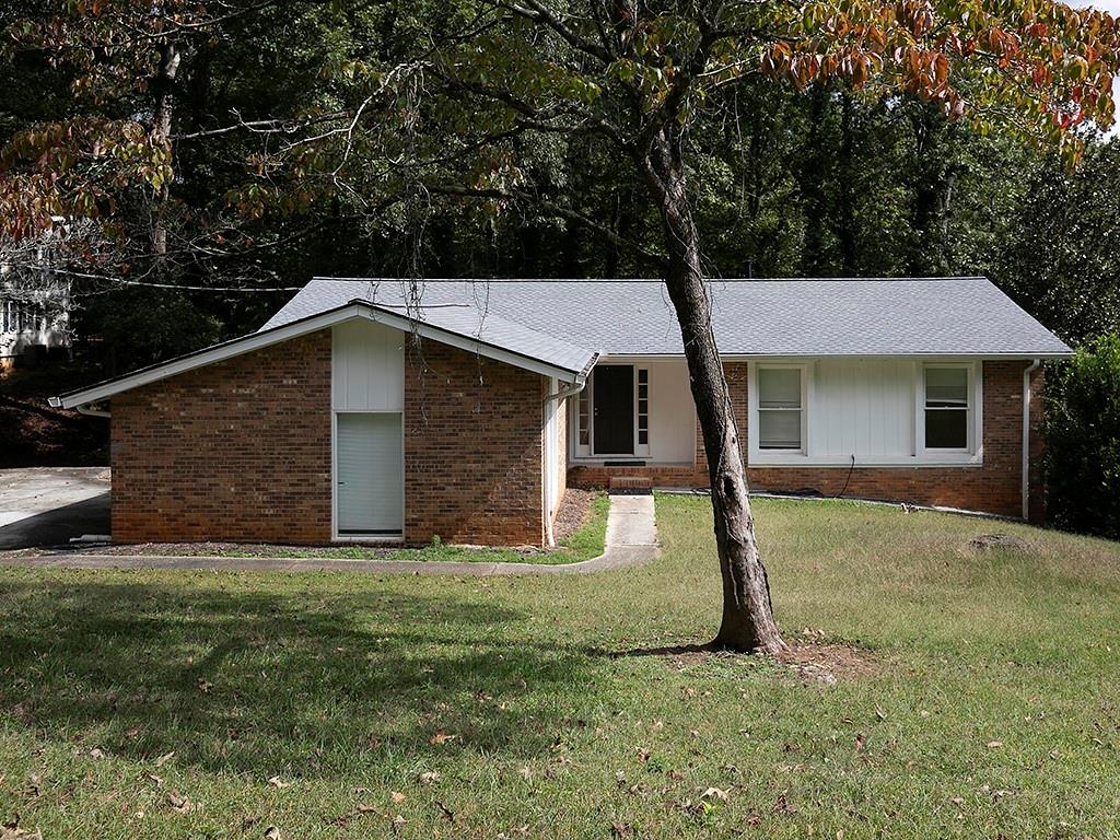 581 Autumn Lane Marietta, GA 30068 - Photo 2 of 28 a front view of a house with yard