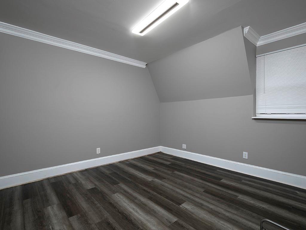 581 Autumn Lane Marietta, GA 30068 - Photo 26 of 28 a room with a bench