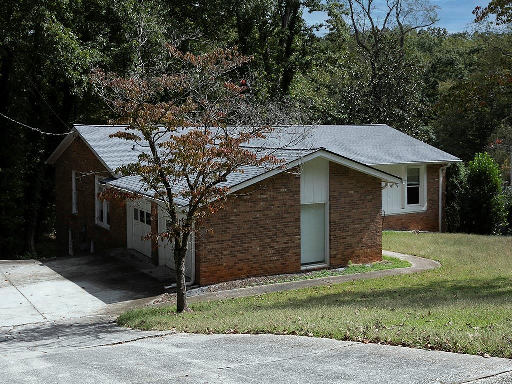 581 Autumn Lane Marietta, GA 30068 - Photo 3 of 28 a house that has a tree in front of it