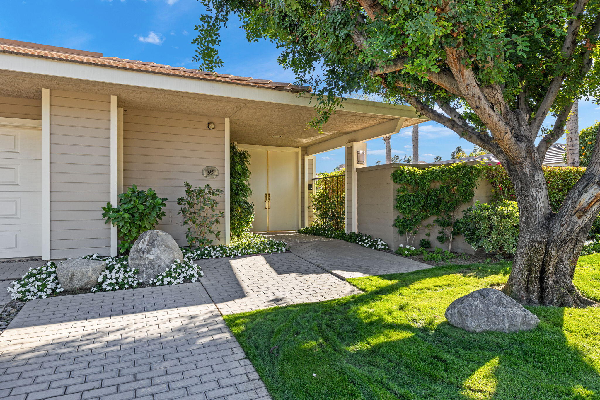 95 Mayfair Drive Rancho Mirage, CA 92270 - Photo 6 of 74 a view of a house with backyard and sitting area