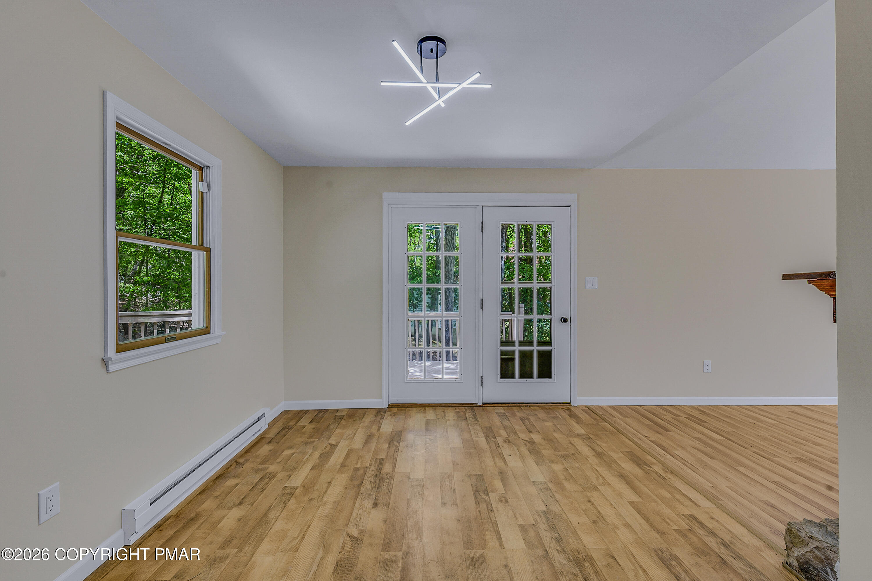 171 Foothill Boulevard Effort, PA 18330 - Photo 7 of 47 Living Room