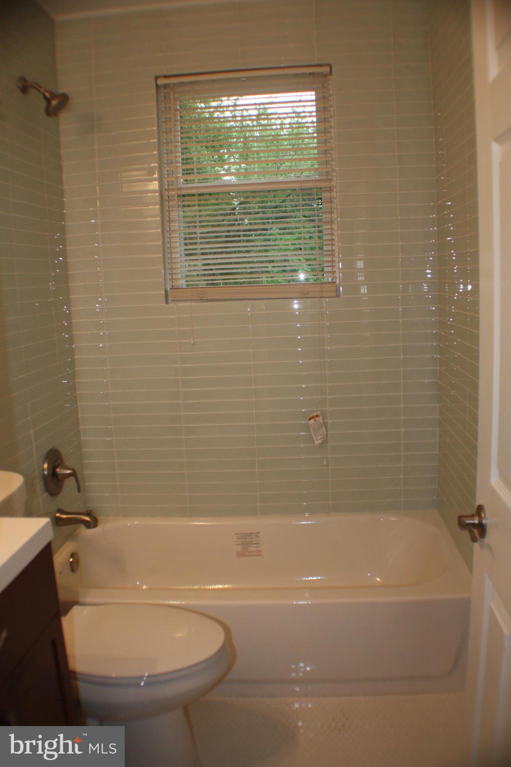 8106 Subet Road Baltimore, MD 21244 - Photo 10 of 26 Bath