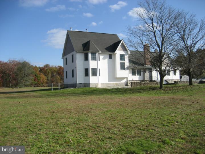 1070 Janvier Road Williamstown, NJ 08094 - Photo 2 of 25 Exterior Side