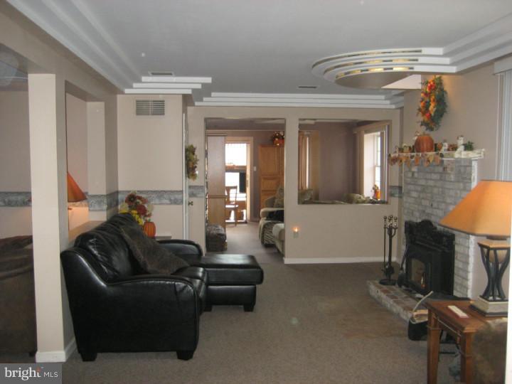 1070 Janvier Road Williamstown, NJ 08094 - Photo 5 of 25 Living Room