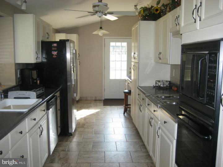 1070 Janvier Road Williamstown, NJ 08094 - Photo 9 of 25 Kitchen