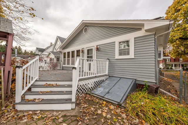 $377,500 | 809 Richards Avenue, Watertown, WI 53094