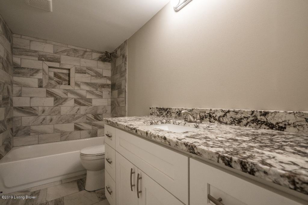 4104 Plymouth Road Louisville, KY 40207 - Photo 18 of 22 LL Bathroom
