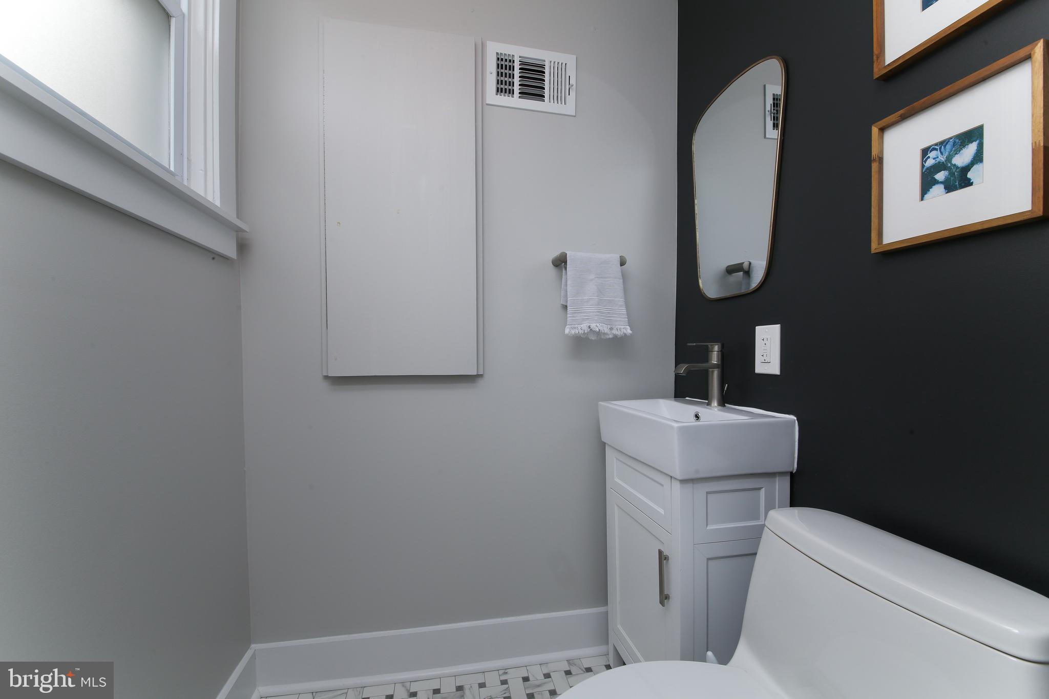 1207 Oliver Road Huntingdon Valley, PA 19006 - Photo 13 of 30 Powder RoomAZWAws