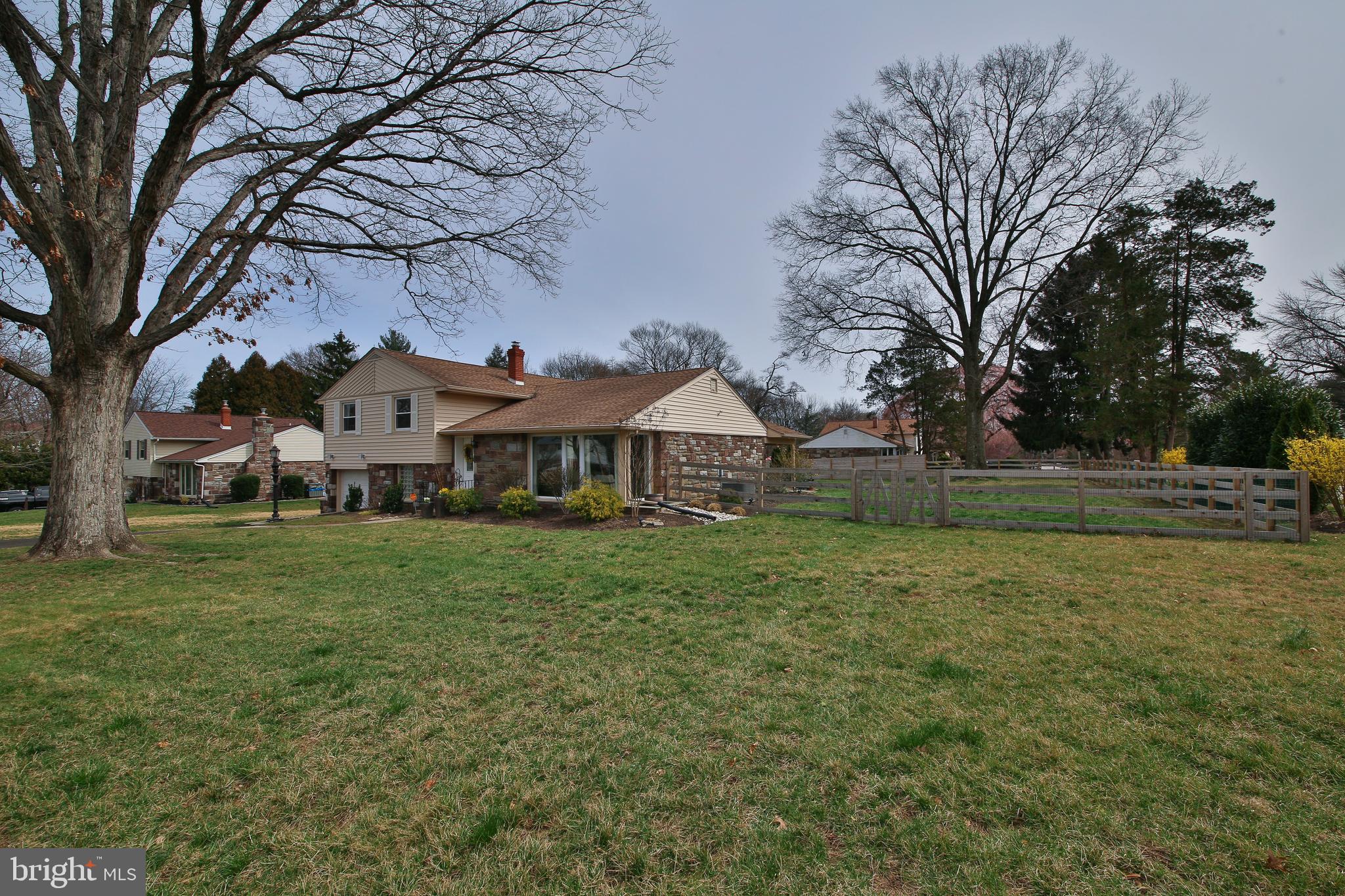 1207 Oliver Road Huntingdon Valley, PA 19006 - Photo 4 of 30 Front