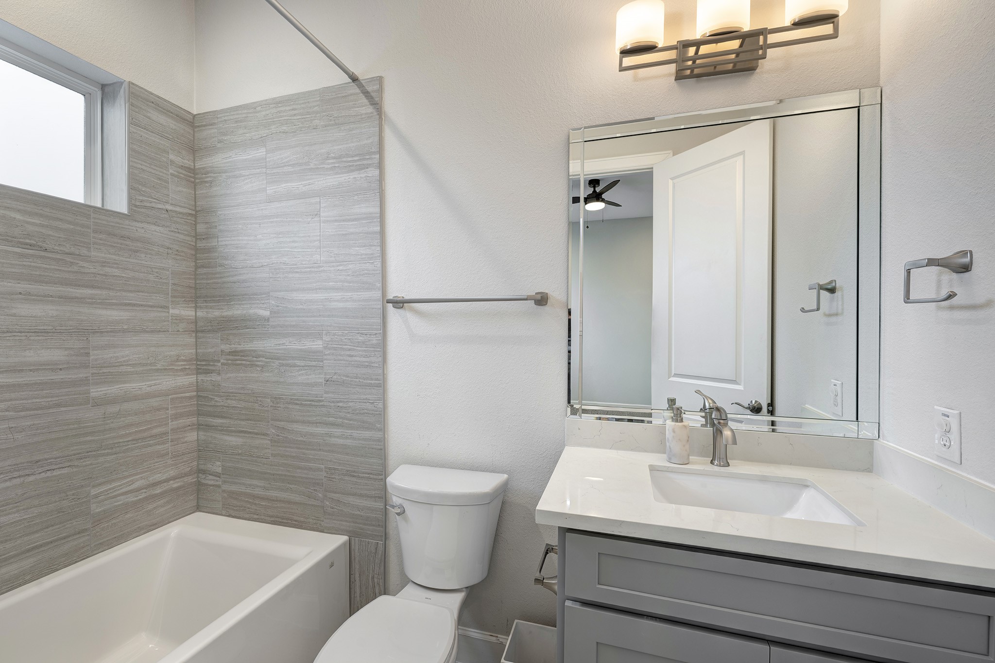 5932 Petty Street, Unit B Houston, TX 77007 - Photo 16 of 19