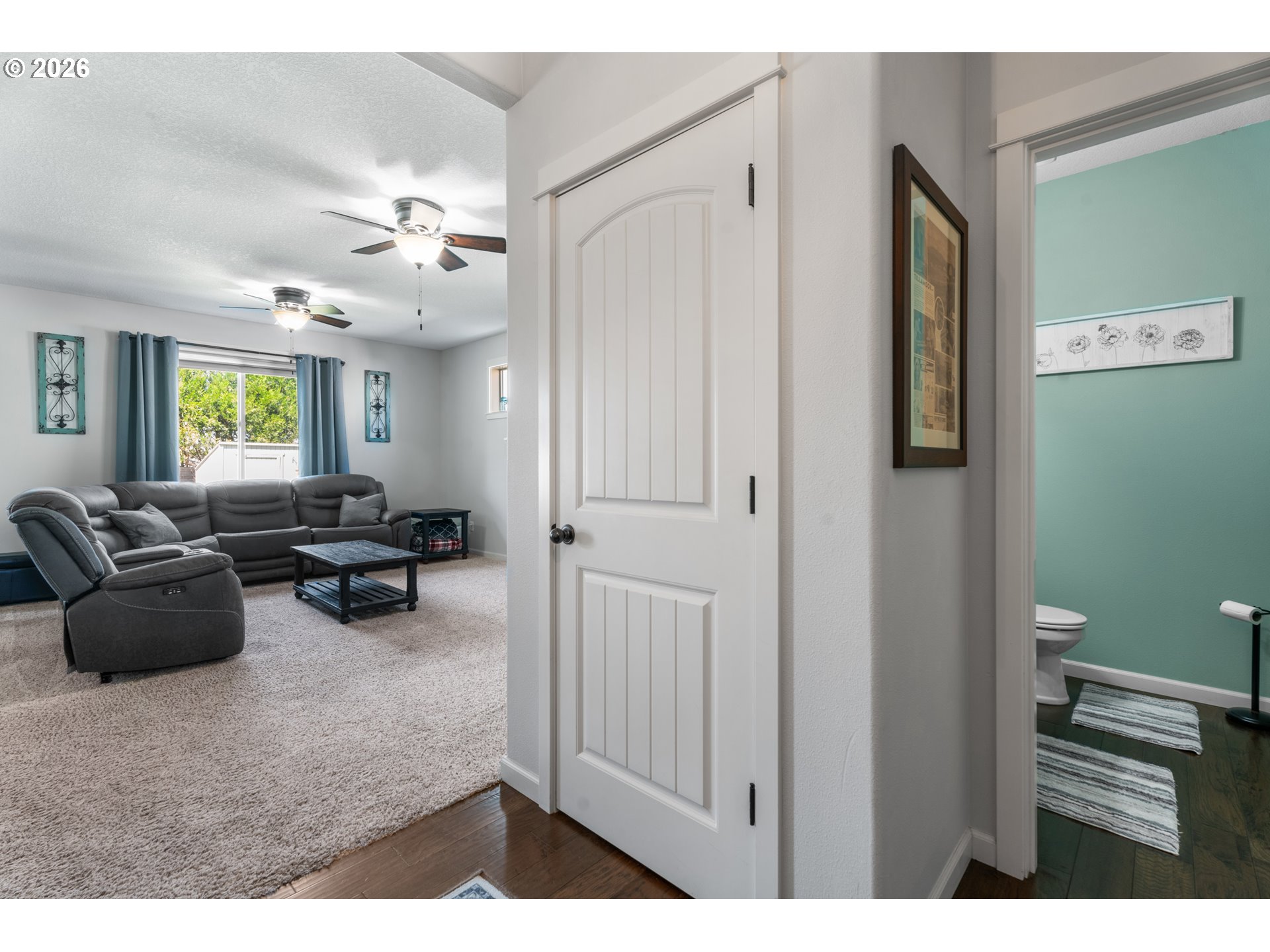 218 Finneys Avenue Molalla, OR 97038 - Photo 12 of 34 a living room with furniture and a chandelier