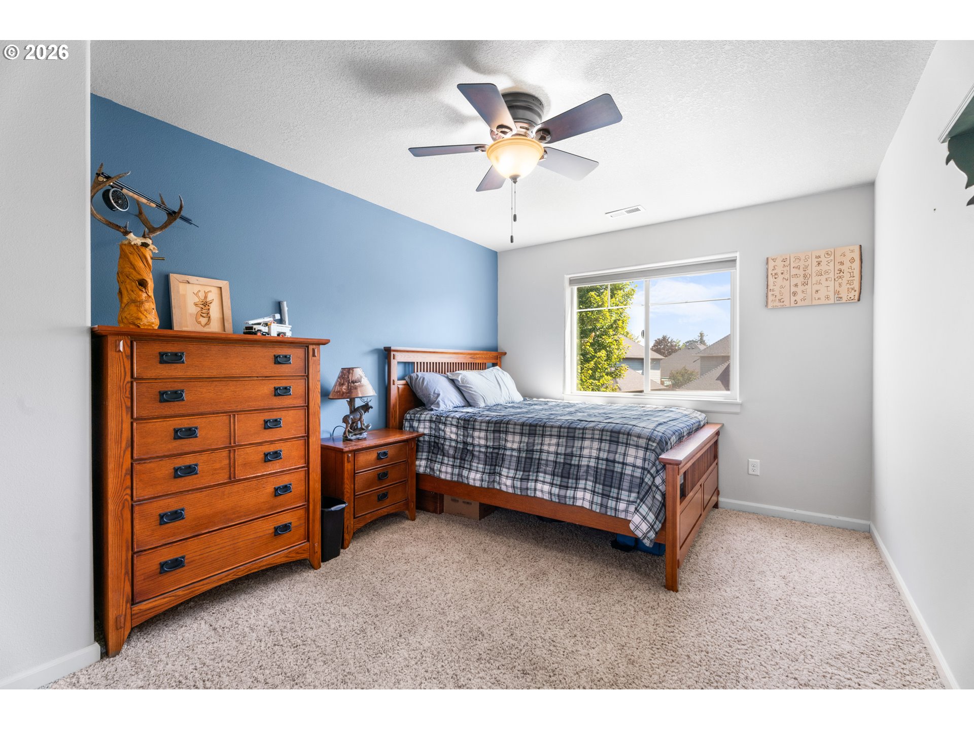 218 Finneys Avenue Molalla, OR 97038 - Photo 22 of 34 a bedroom with a bed and a cabinet