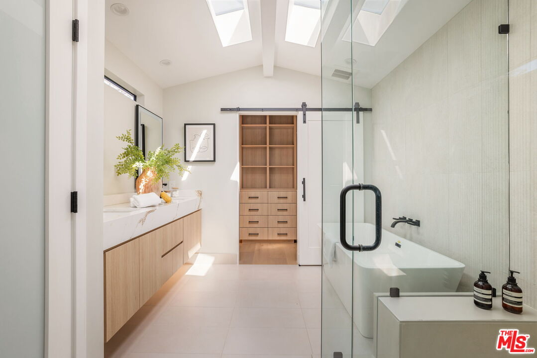 17810 Sabbiadoro Way Pacific Palisades, CA 90272 - Photo 20 of 35 Gallery Image 20