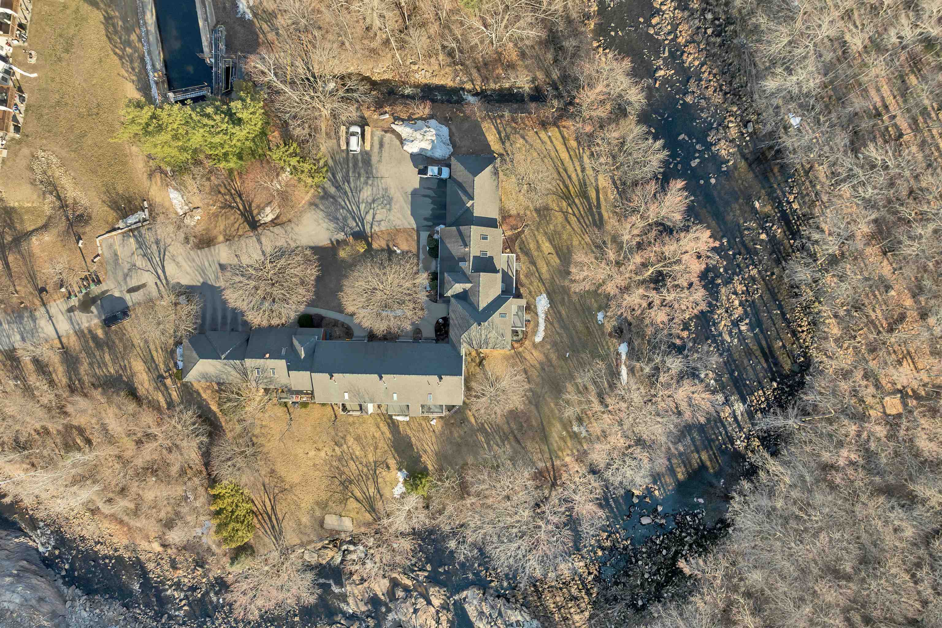 10 Mill Falls Road Pembroke, NH 03275 - Photo 17 of 60