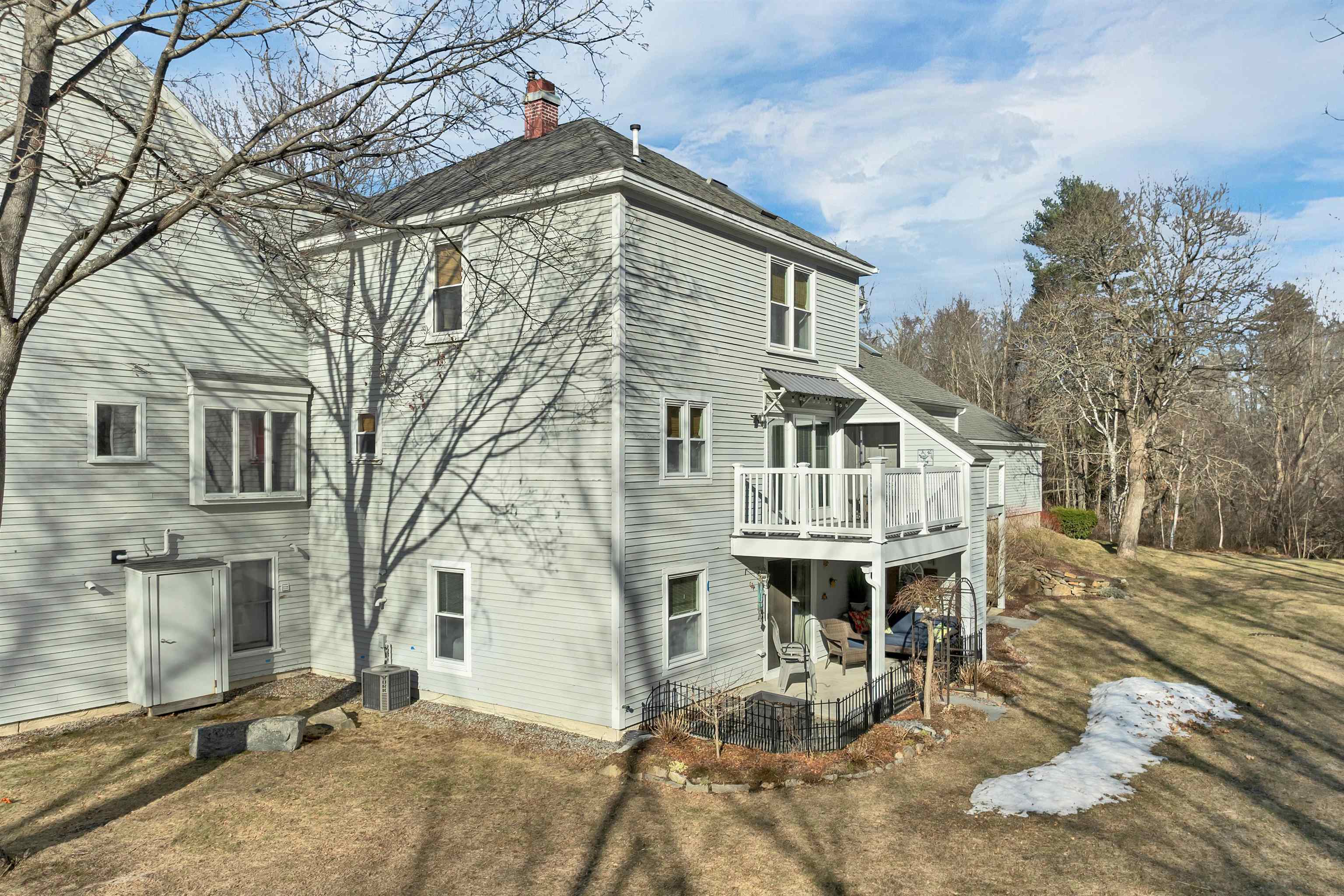 10 Mill Falls Road Pembroke, NH 03275 - Photo 5 of 60