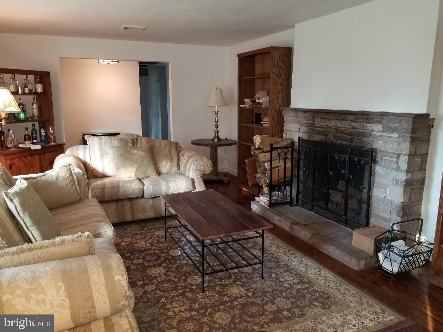 32 Federal City Road Ewing, NJ 08638 - Photo 25 of 29 Main Living Room