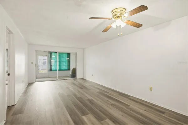 a view of empty room with window