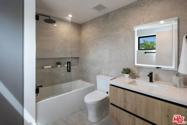 $9,000 | 2001 1/2 West Bellevue Avenue, Los Angeles, CA 90026