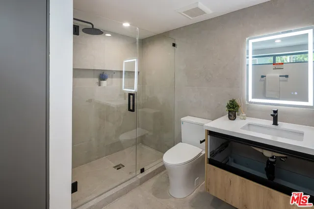 $9,000 | 2001 1/2 West Bellevue Avenue, Los Angeles, CA 90026