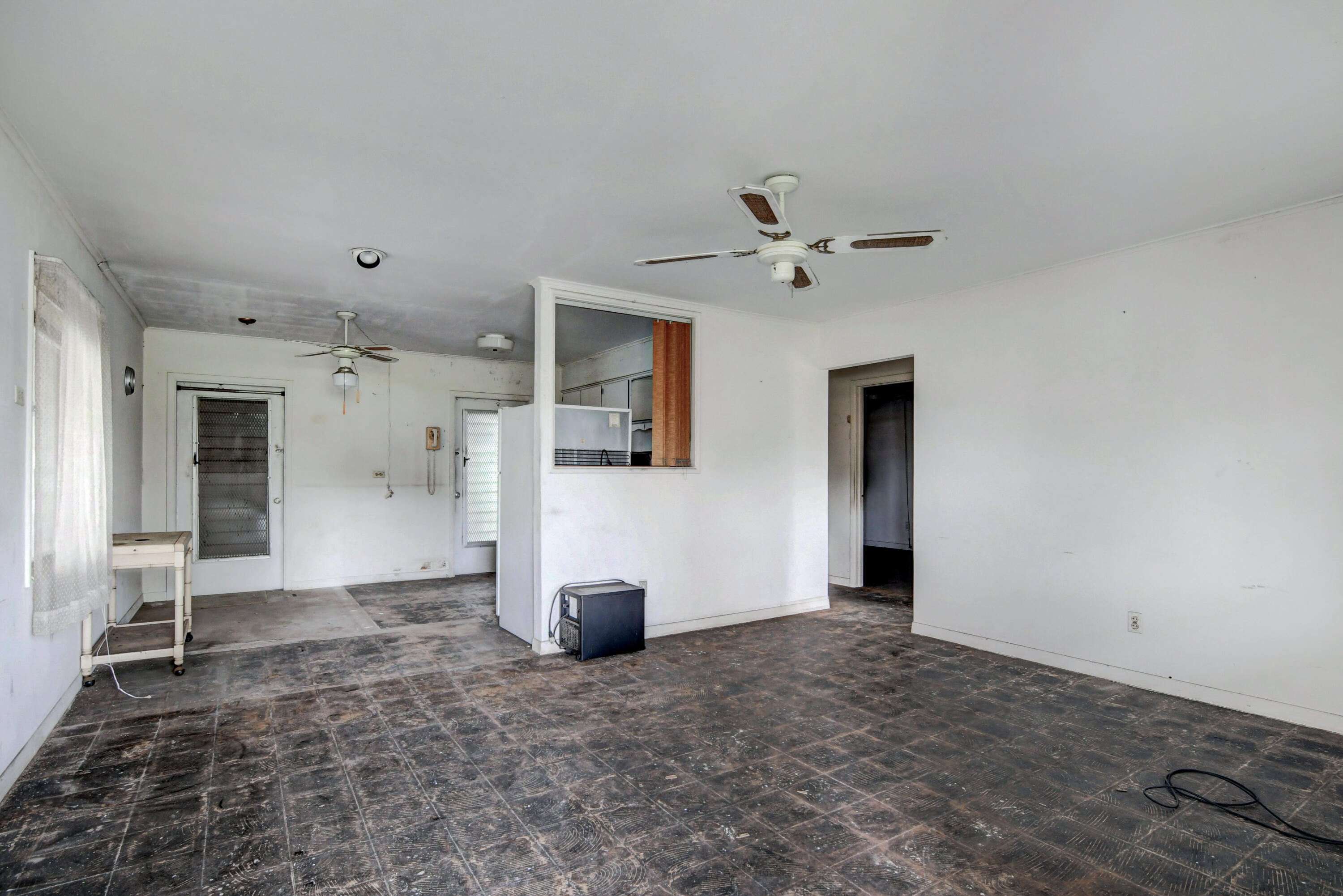 306 Elizabeth Road Lake Worth, FL 33461 - Photo 3 of 23 07_dsc_4687_88_89_90_91