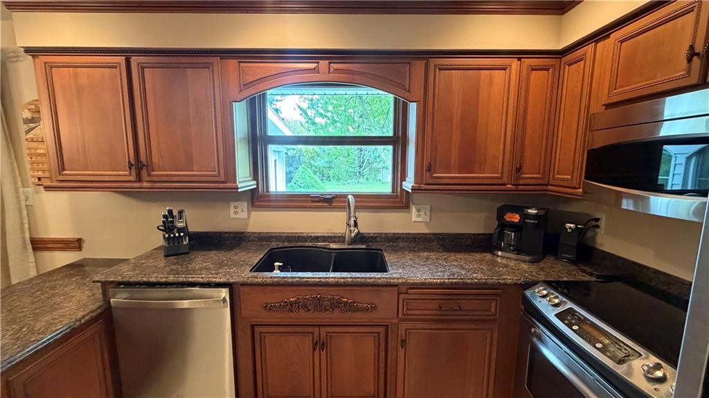195 Donald Road Hermitage, PA 16148 - Photo 9 of 44