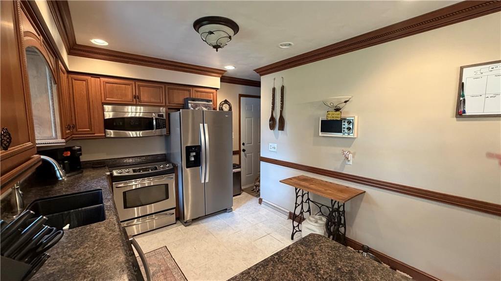 195 Donald Road Hermitage, PA 16148 - Photo 10 of 44