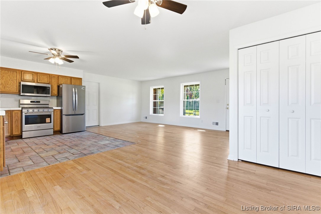 407 Hemlock Road Jeffersonville, IN 47130 - Photo 14 of 38