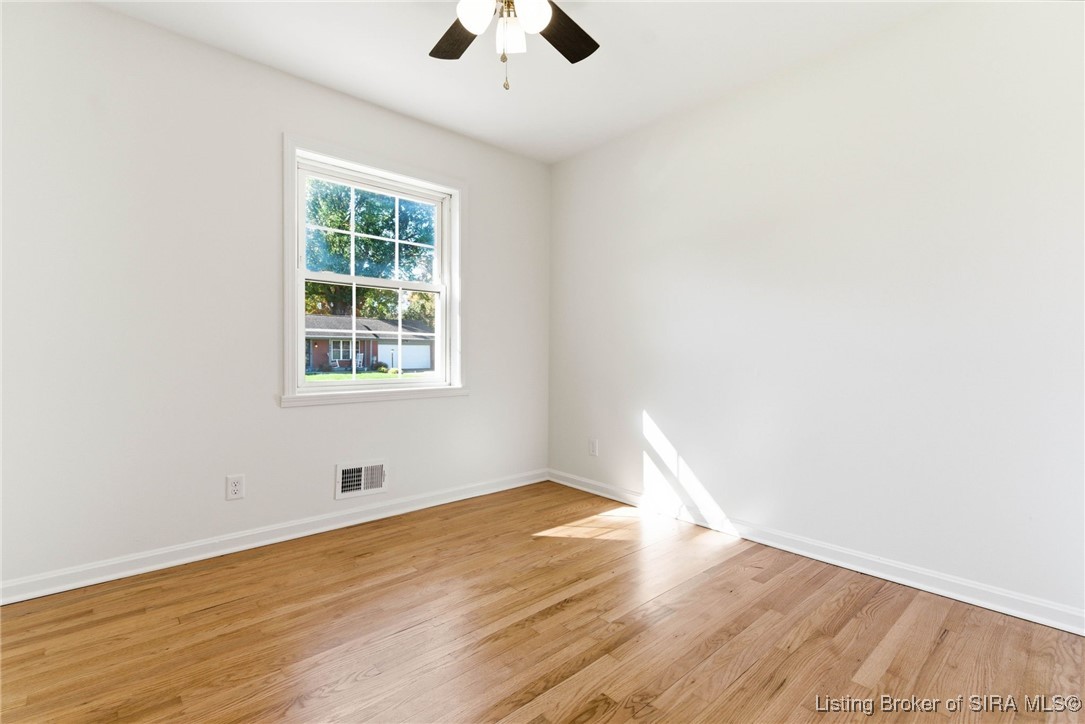 407 Hemlock Road Jeffersonville, IN 47130 - Photo 16 of 38