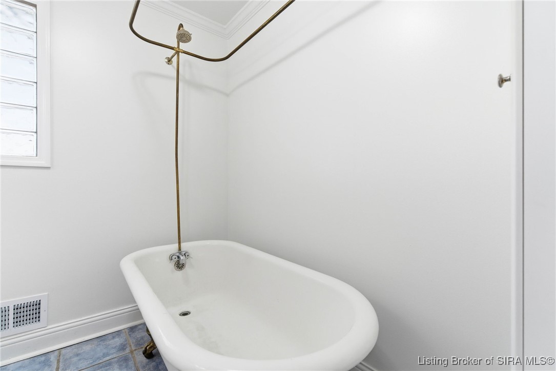 407 Hemlock Road Jeffersonville, IN 47130 - Photo 19 of 38