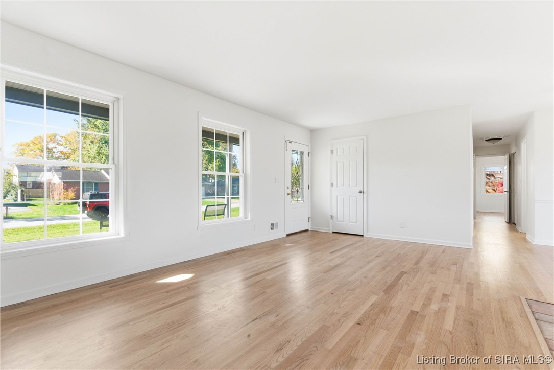 407 Hemlock Road Jeffersonville, IN 47130 - Photo 9 of 38