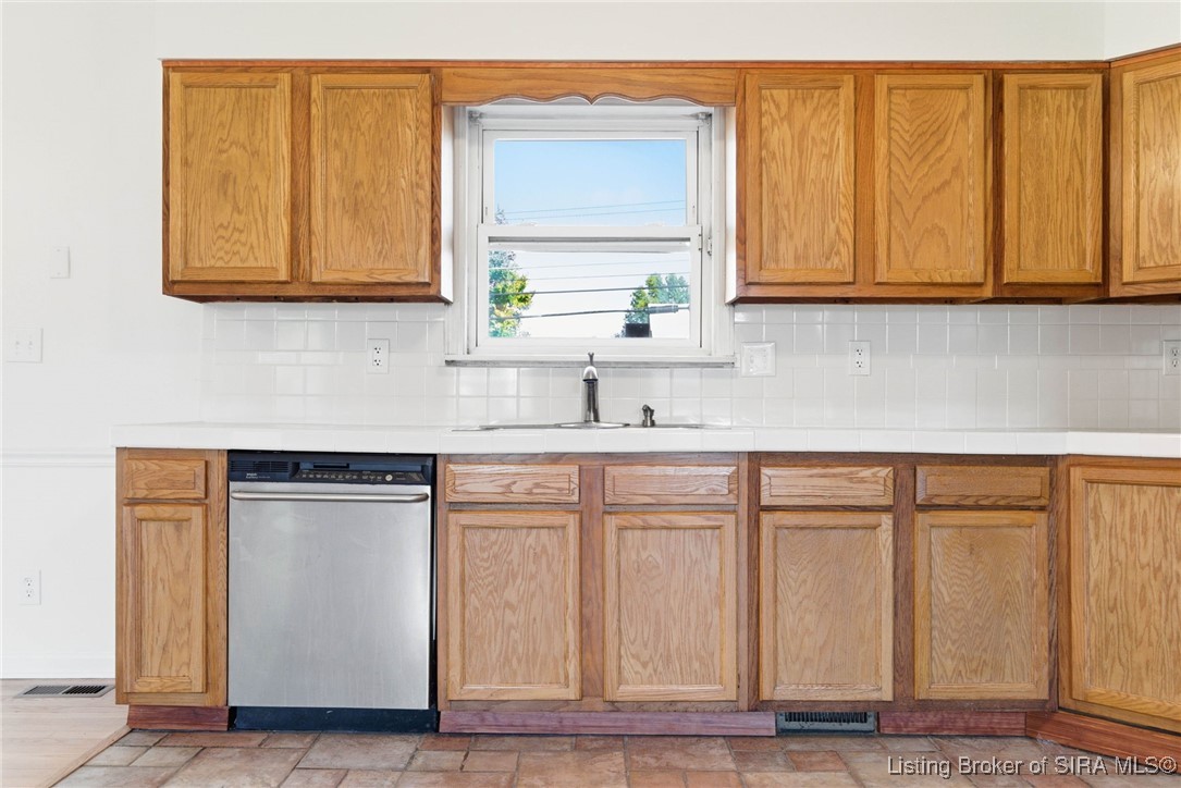 407 Hemlock Road Jeffersonville, IN 47130 - Photo 10 of 38