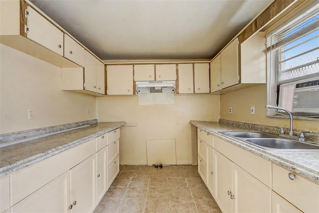 4645 Conley Street Orlando, FL 32811 - Photo 7 of 27