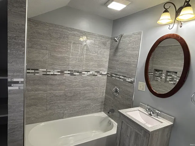 $154,000 | 450 East Wildwood Avenue, Fort Wayne, IN 46806