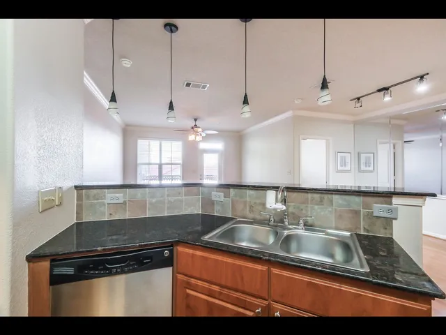 $259,000 | 1711 Old Spanish Trail, Unit 151, Houston, TX 77054