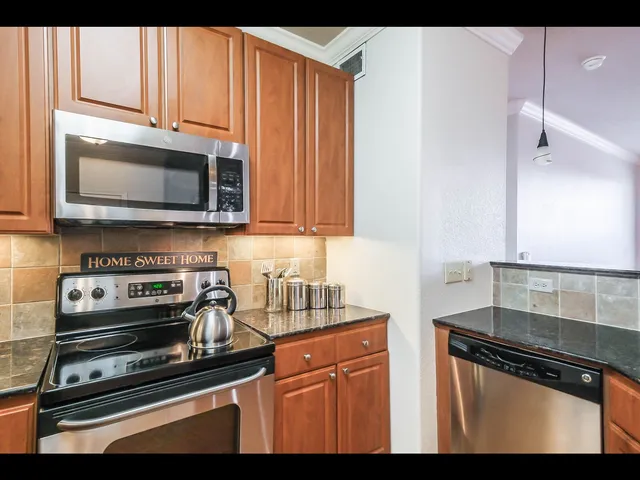 $259,000 | 1711 Old Spanish Trail, Unit 151, Houston, TX 77054