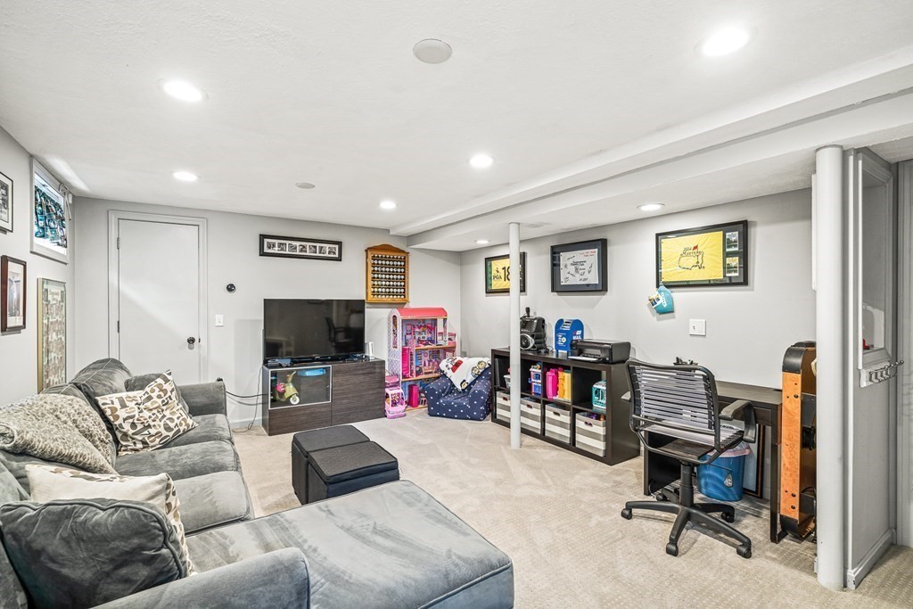 130 Westgate Road Waltham, MA 02453 - Photo 14 of 18