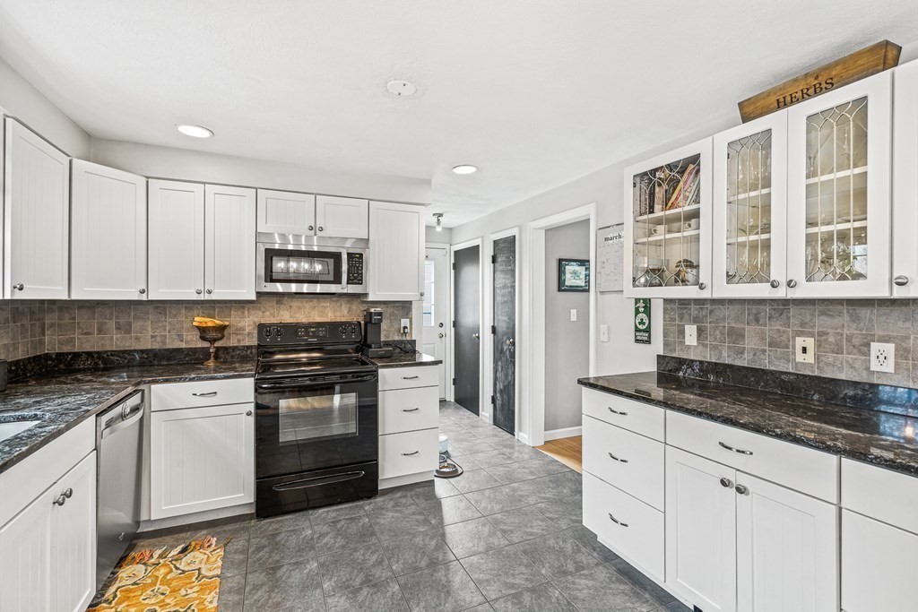 130 Westgate Road Waltham, MA 02453 - Photo 5 of 18